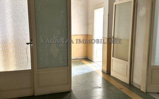 🏡 Appartamento centralissimo da ristrutturare a Castellaneta