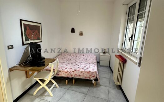 Elegante Villa di 185 mq con ampio giardino alberato di 1.000 mq a Castellaneta Marina