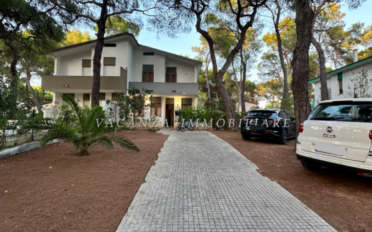 Villa Bifamiliare di 100 mq con Giardino di 600 mq nella Pineta di Castellaneta Marina