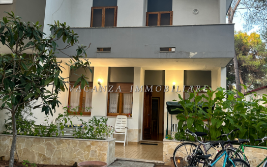Villa Bifamiliare di 100 mq con Giardino di 600 mq nella Pineta di Castellaneta Marina